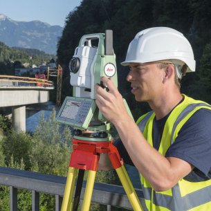 Тахеометр Leica TS10 R1000 5″ EGL Arctic